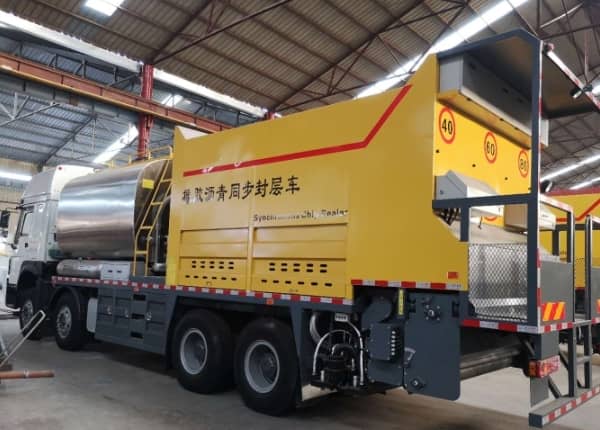 Development prospects of China's synchronous gravel sealing equipment_1